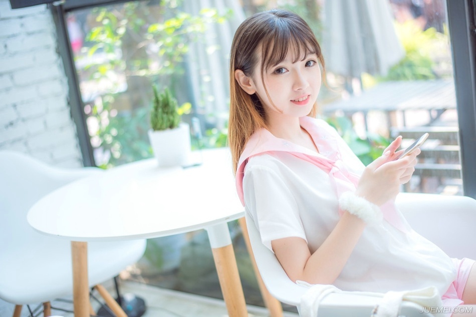 我喊他，没人应。只我一人，站在荒郊野地里。